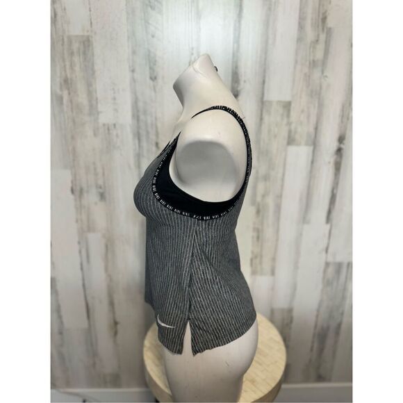 NIKE tank top with bra included - Picture 2 of 7